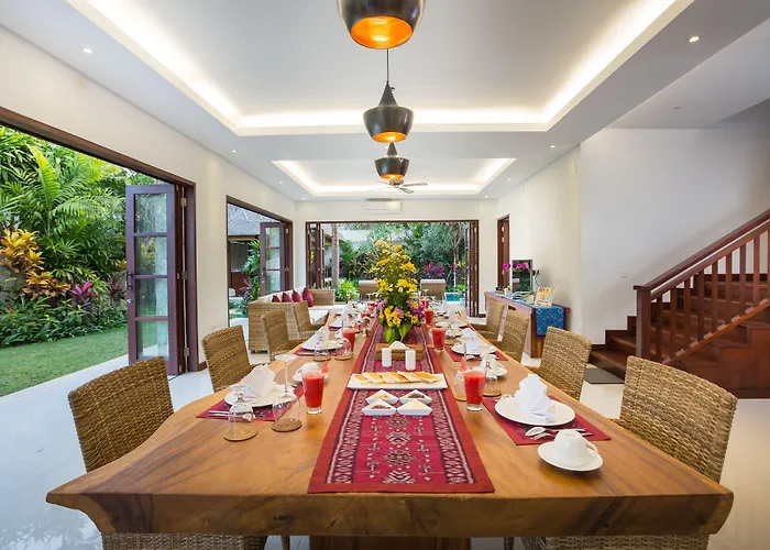 Villa La-bali Sanur, Spacious & Large, Private Pool, Pool Table, 5-minutes Walk To The Beach, Free Laundry, Private Cook, Massage, Daily Tour