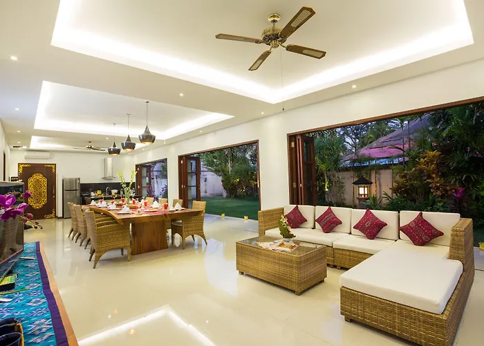 Villa La-bali Sanur, Spacious & Large, Private Pool, Pool Table, 5-minutes Walk To The Beach, Free Laundry, Private Cook, Massage, Daily Tour