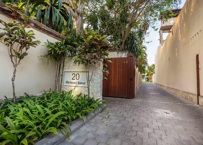 La-bali Sanur, Spacious & Large, Private Pool, Pool Table, 5-minutes Walk To The Beach, Free Laundry, Private Cook, Massage, Daily Tour