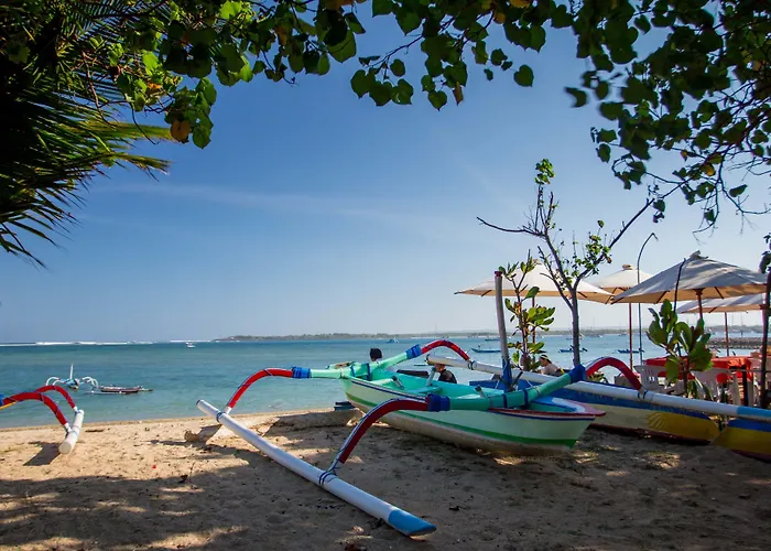 Villa La-bali Sanur, Spacious & Large, Private Pool, Pool Table, 5-minutes Walk To The Beach, Free Laundry, Private Cook, Massage, Daily Tour *