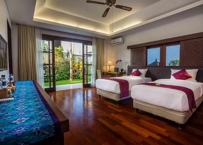 Villa La-bali Sanur, Spacious & Large, Private Pool, Pool Table, 5-minutes Walk To The Beach, Free Laundry, Private Cook, Massage, Daily Tour *