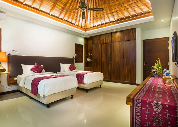 La-bali Sanur, Spacious & Large, Private Pool, Pool Table, 5-minutes Walk To The Beach, Free Laundry, Private Cook, Massage, Daily Tour * Sanur