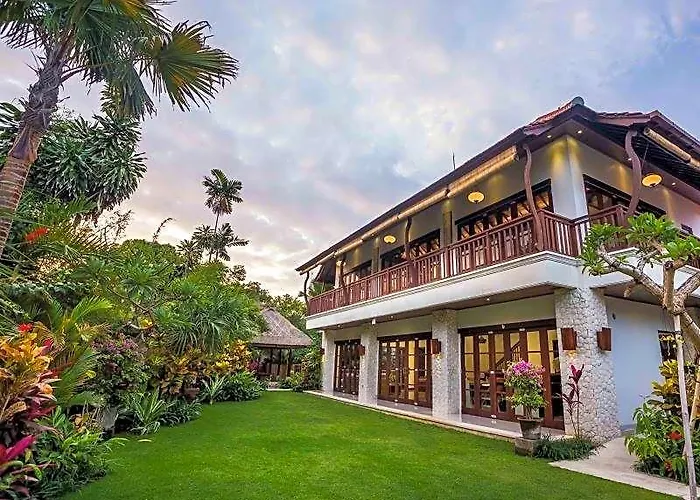 Villa La-bali Sanur, Spacious & Large, Private Pool, Pool Table, 5-minutes Walk To The Beach, Free Laundry, Private Cook, Massage, Daily Tour