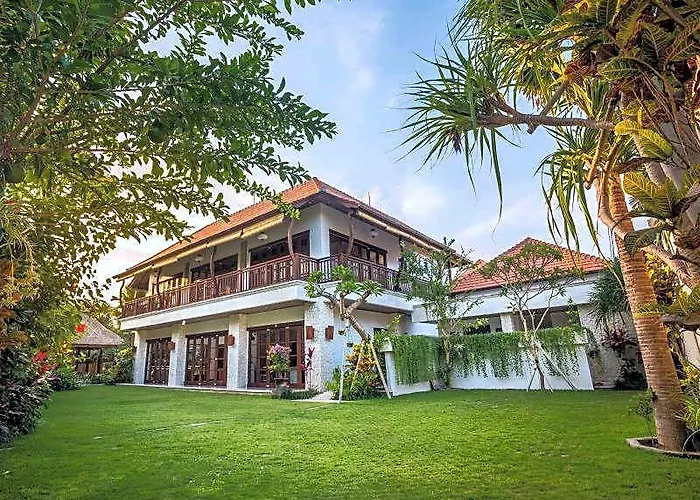 La-bali Sanur, Spacious & Large, Private Pool, Pool Table, 5-minutes Walk To The Beach, Free Laundry, Private Cook, Massage, Daily Tour * Sanur