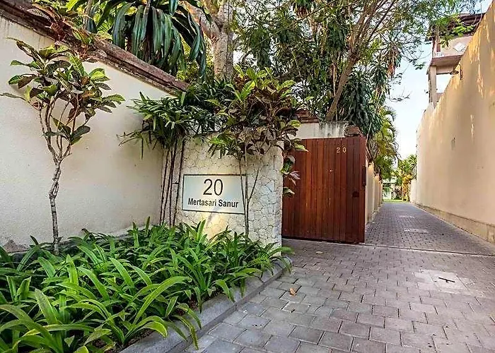 La-bali Sanur, Spacious & Large, Private Pool, Pool Table, 5-minutes Walk To The Beach, Free Laundry, Private Cook, Massage, Daily Tour Sanur