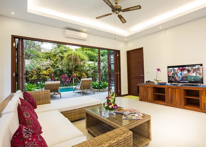 La-bali Sanur, Spacious & Large, Private Pool, Pool Table, 5-minutes Walk To The Beach, Free Laundry, Private Cook, Massage, Daily Tour Villa Sanur