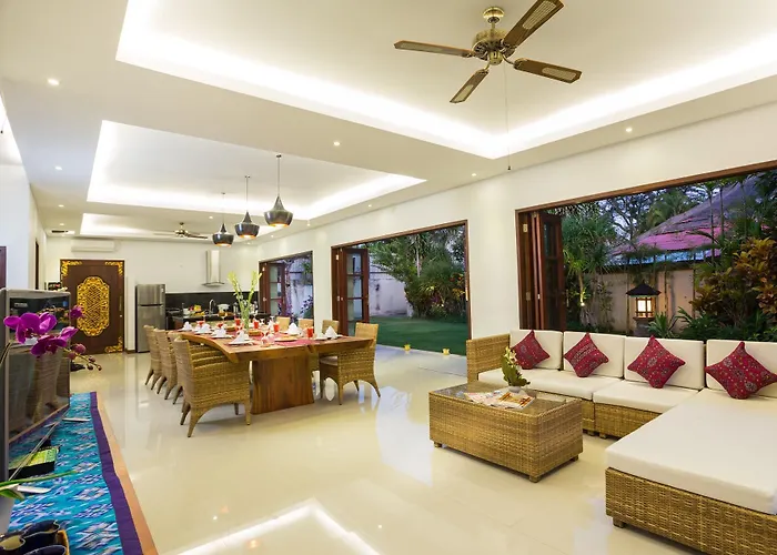 La-bali Sanur, Spacious & Large, Private Pool, Pool Table, 5-minutes Walk To The Beach, Free Laundry, Private Cook, Massage, Daily Tour *
