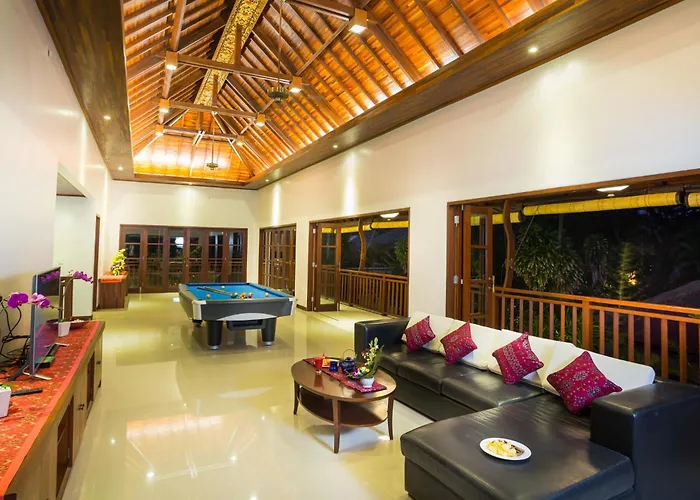 La-bali Sanur, Spacious & Large, Private Pool, Pool Table, 5-minutes Walk To The Beach, Free Laundry, Private Cook, Massage, Daily Tour * Sanur