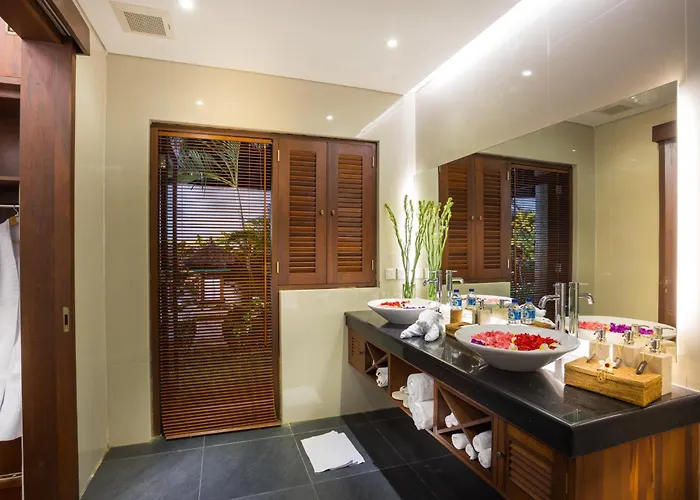 La-bali Sanur, Spacious & Large, Private Pool, Pool Table, 5-minutes Walk To The Beach, Free Laundry, Private Cook, Massage, Daily Tour Villa Sanur